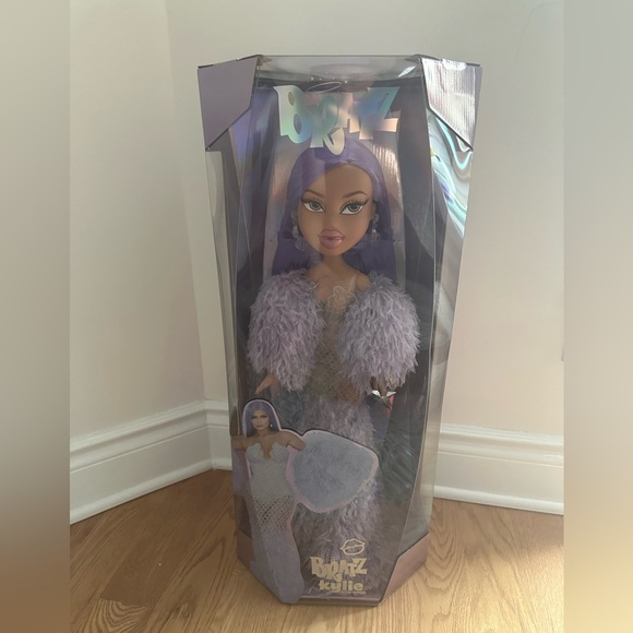 Nwt Bratz x Kylie Jenner 24-Inch Large-Scale Fashion Doll with Gown, 2 Feet Tall - Picture 4 of 12
